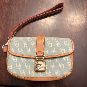 Dooney & Bourke small clutch/wristlet